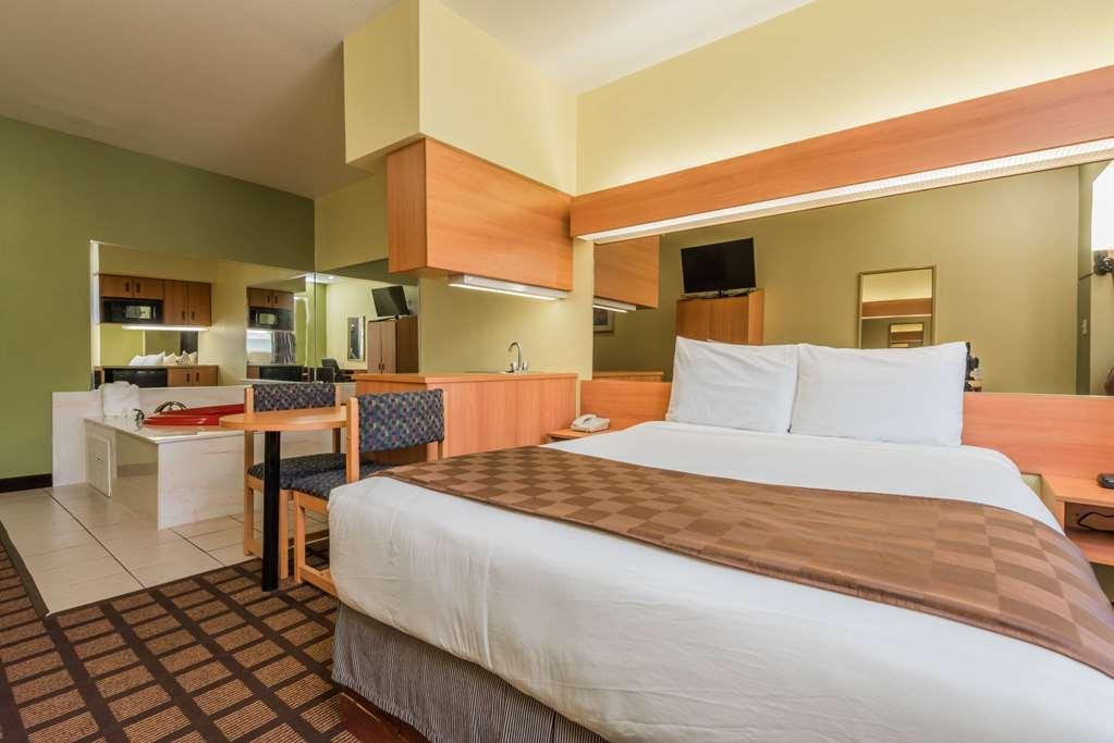 Microtel Inn & Suites By Wyndham Ft. Worth North/At Fossil Fort Worth Room photo
