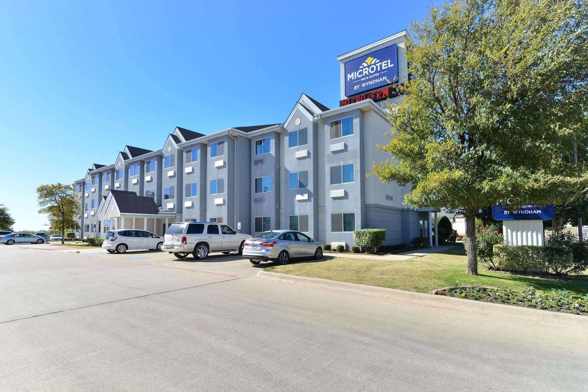 Microtel Inn & Suites By Wyndham Ft. Worth North/At Fossil Fort Worth Exterior photo